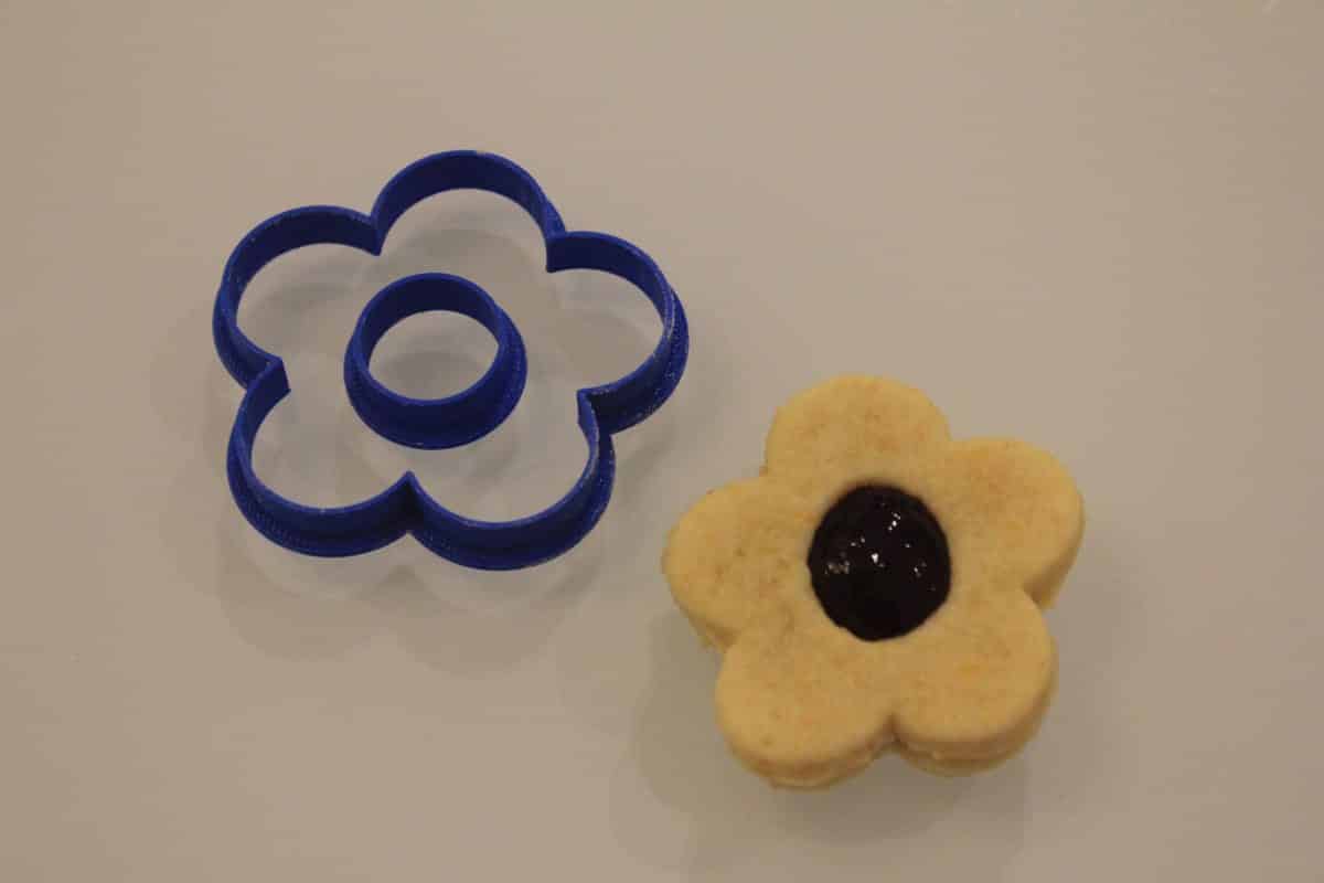 Stampini per biscotti a forma di fiore Tala colore 