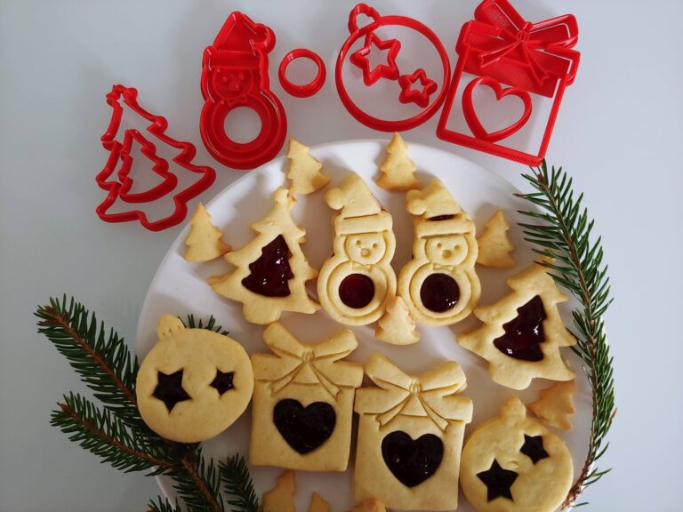 Set 12 Formine Per Biscotti Di Natale In Acciaio Inox - Babbo Natale, Renna, Albero, Pupazzo Di Neve E Altre Forme