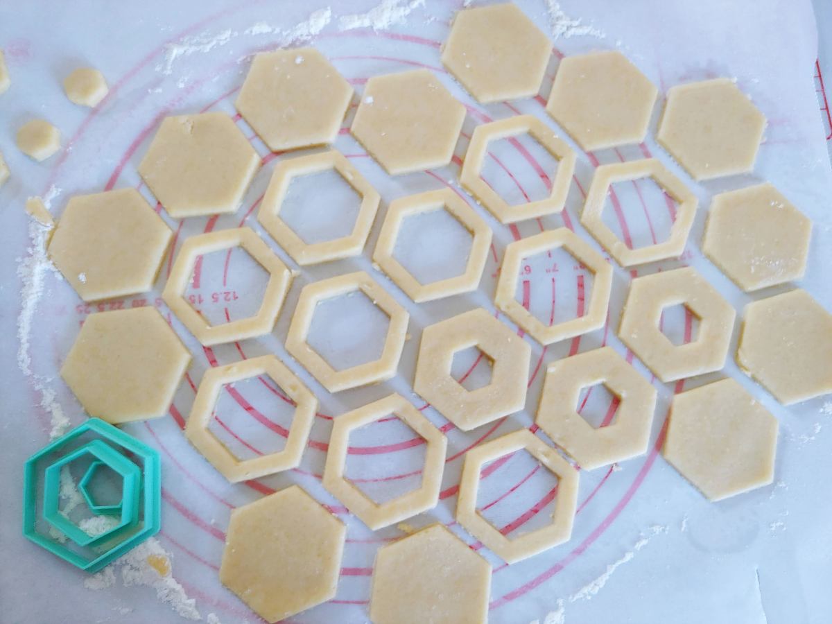 Honeycomb cookie cutters
